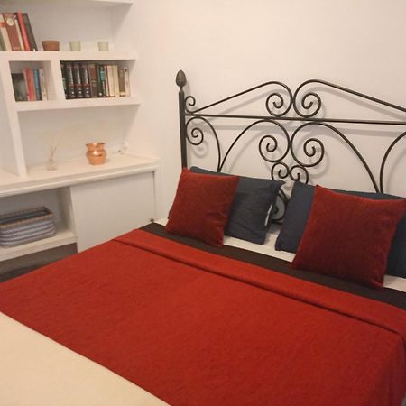 Small Stylish Room With Comfortable Queen-Size Bed In Very Large, Beautifully Decorated Shared Flat In The Historic Centre Of Μάλαγα Εξωτερικό φωτογραφία