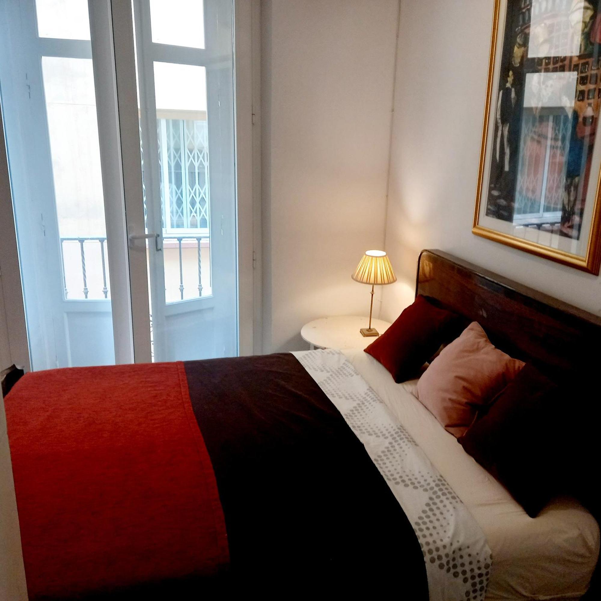 Small Stylish Room With Comfortable Queen-Size Bed In Very Large, Beautifully Decorated Shared Flat In The Historic Centre Of Μάλαγα Εξωτερικό φωτογραφία