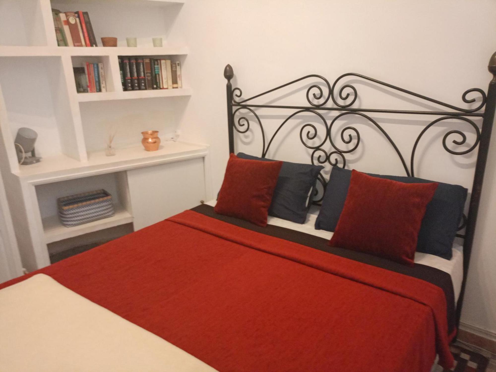 Small Stylish Room With Comfortable Queen-Size Bed In Very Large, Beautifully Decorated Shared Flat In The Historic Centre Of Μάλαγα Εξωτερικό φωτογραφία